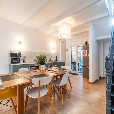 Le Family - 7 People - House - Wifi - Metro Holiday home *