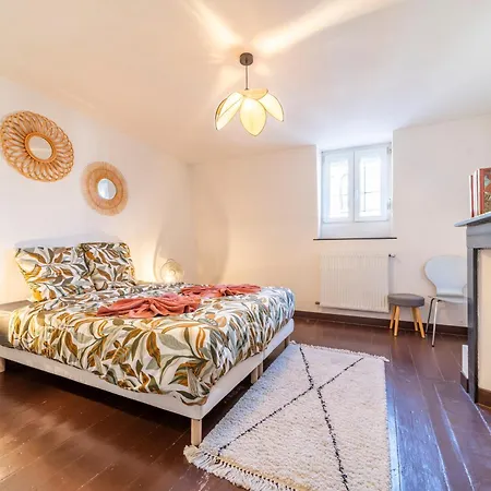 Le Family - 7 People - House - Wifi - Metro Holiday home *